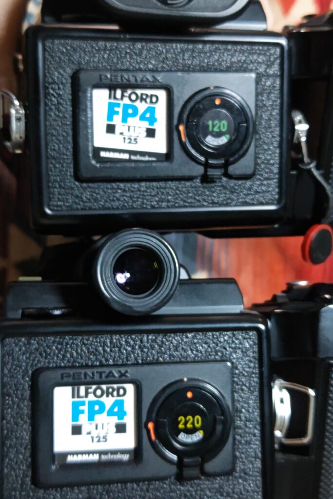 フィルムカメラレビュー】気軽に持ち出せる中判カメラ「初代PENTAX 645