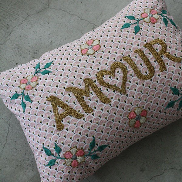 刺繍クッション【AMOUR】 | 商品一覧 | Plume d' oie（プリュムドワ）