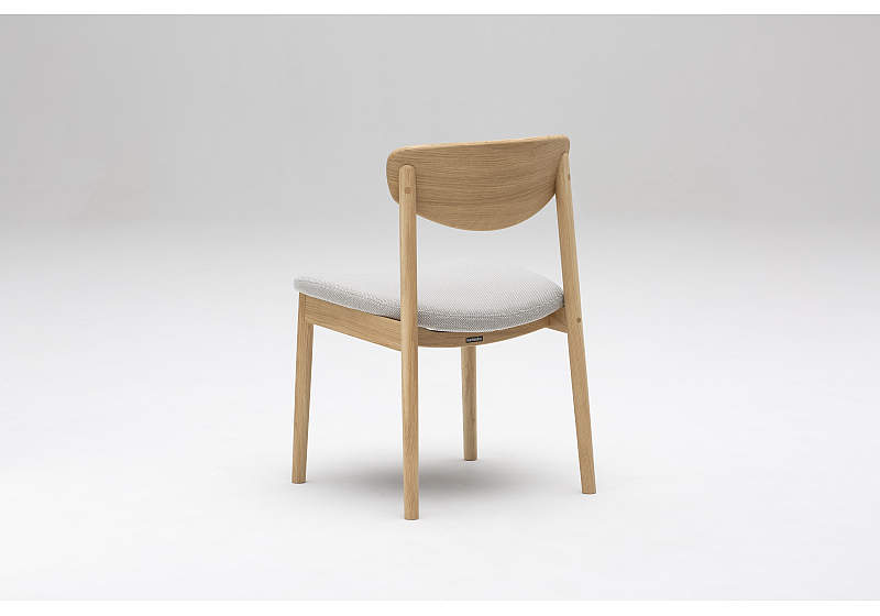 食堂椅子 CW5605E772 | ダイニングチェアー | 家具を探す | カリモク