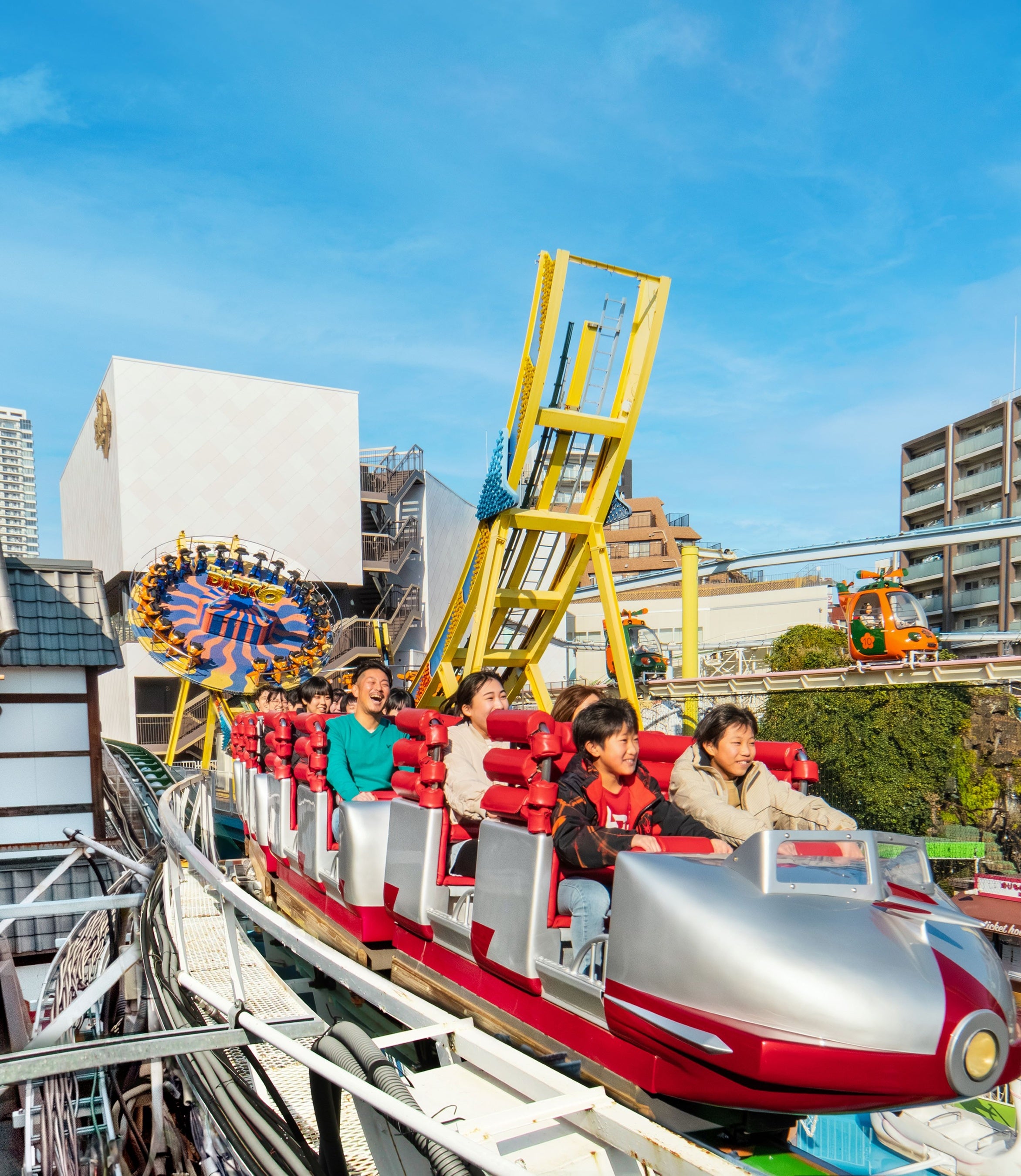 花やしきの歴史が美術史に刻まれる！現代美術家・横尾忠則氏による