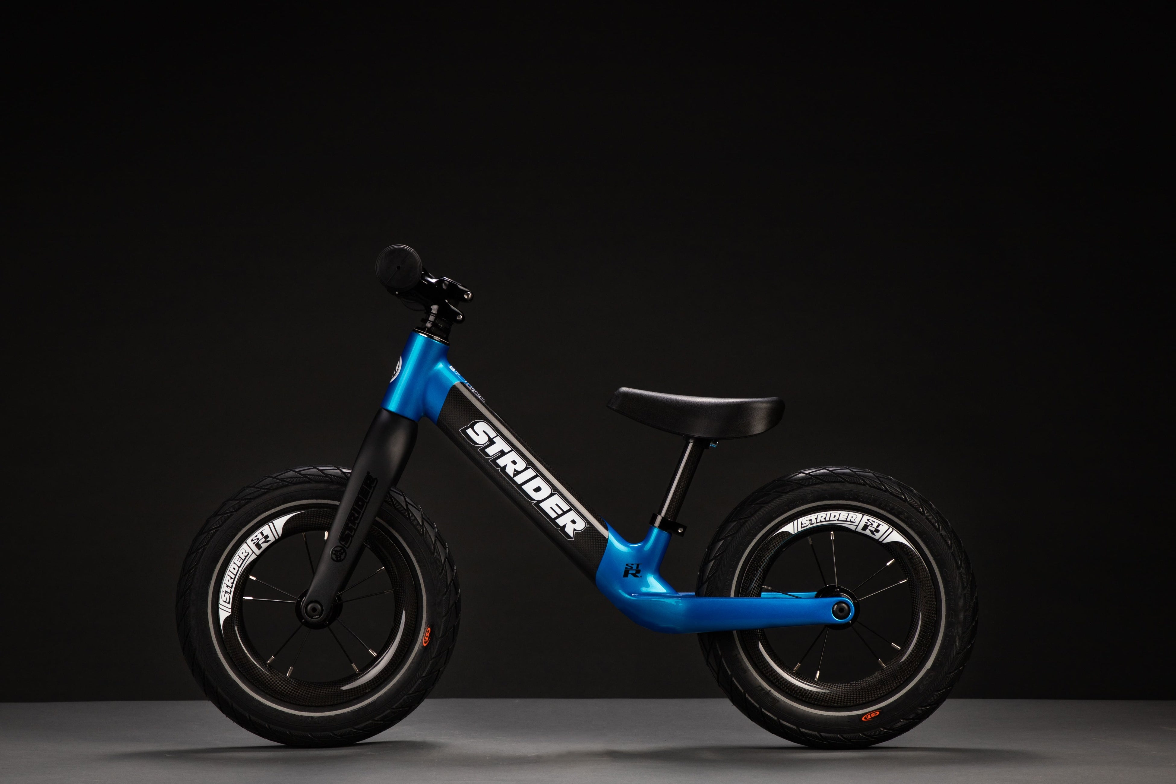 STRIDER バランスバイク 青 12インチ Amazon.co.jp: ストライダー