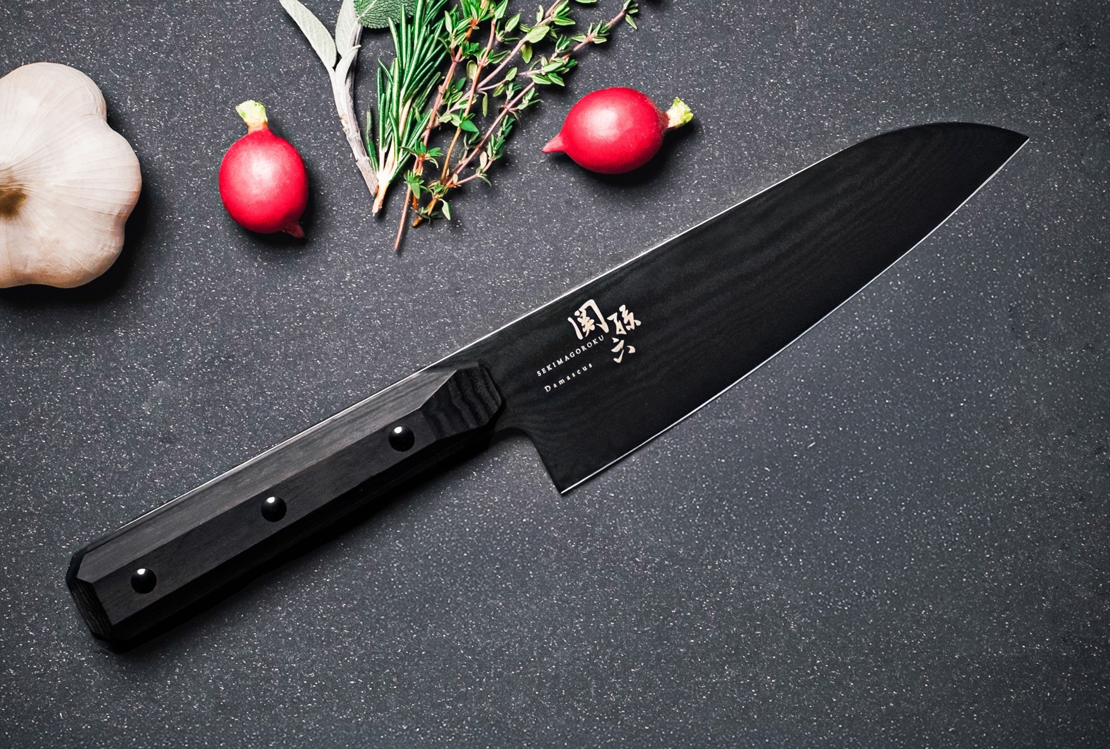 関孫六の最高峰シリーズ「マスターライン」からゴムの弾力でキズが付き