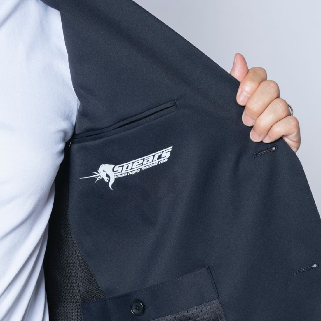 作業着スーツ発祥ブランド「WWS」、1月17日(月)からプロラグビーチーム