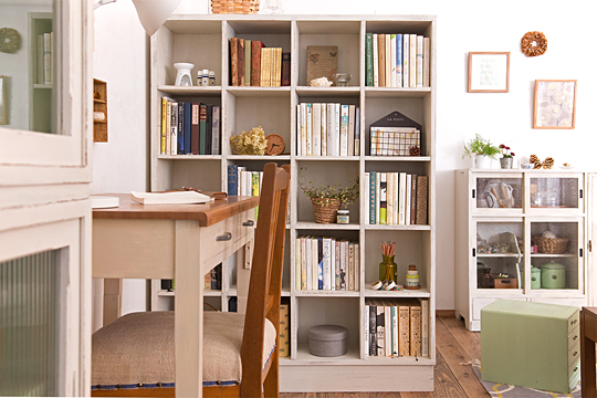 目的別！本棚にできるアンティーク家具4選