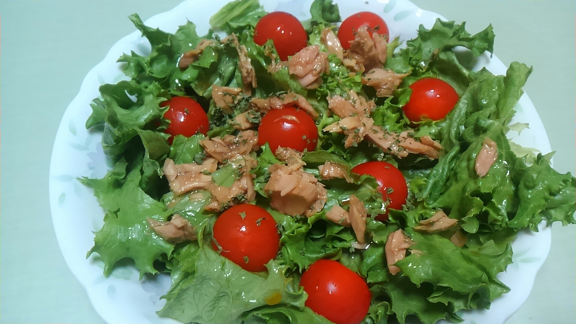 ツナとミニトマトとグリーンリーフレタスのサラダ＊ レシピ・作り方 by