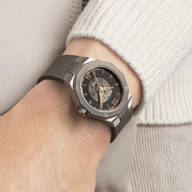 In The Spotlight: Baume & Mercier Riviera 10720 | WatchTime