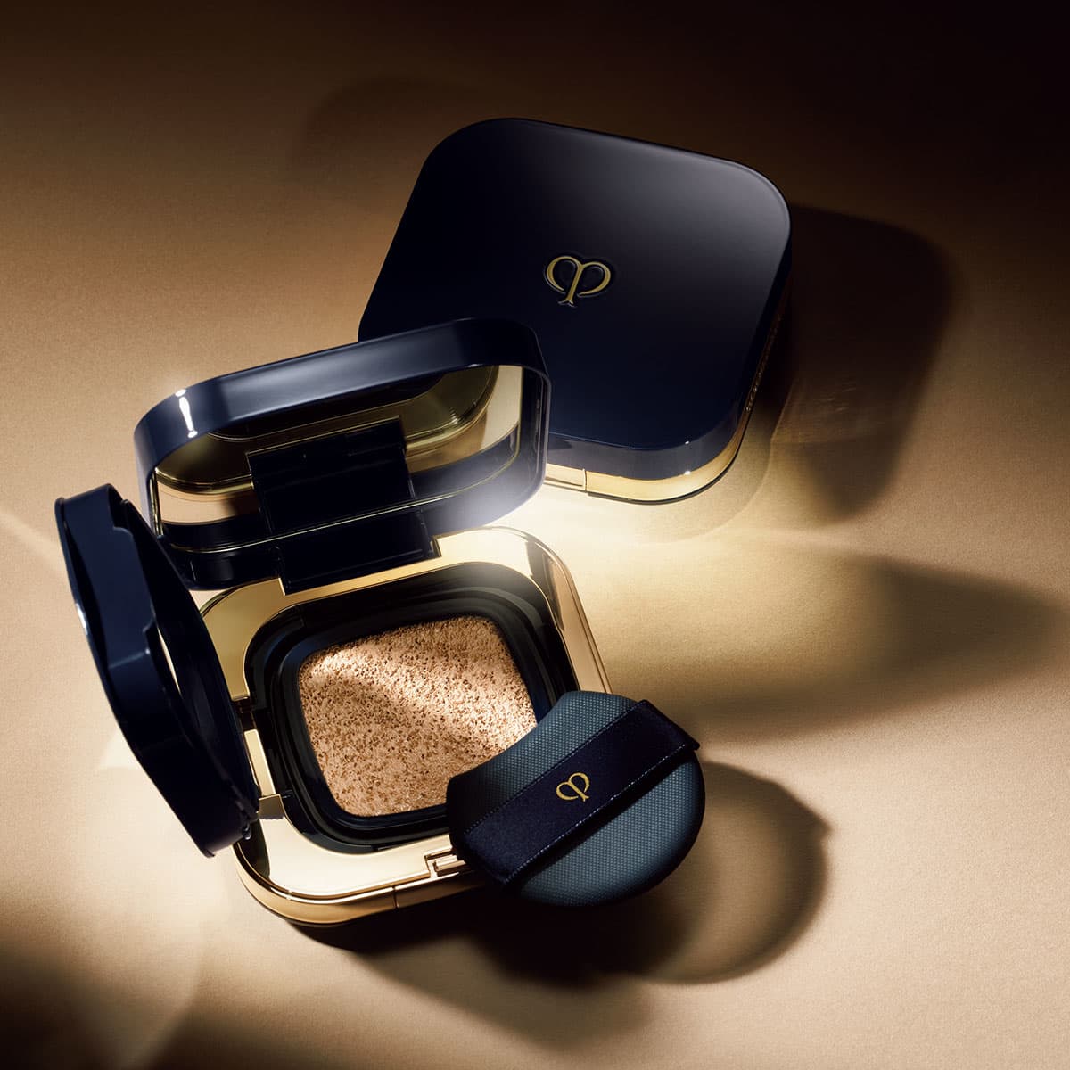 クレ・ド・ポー ボーテが生んだ名品クッションファンデーション】輝き