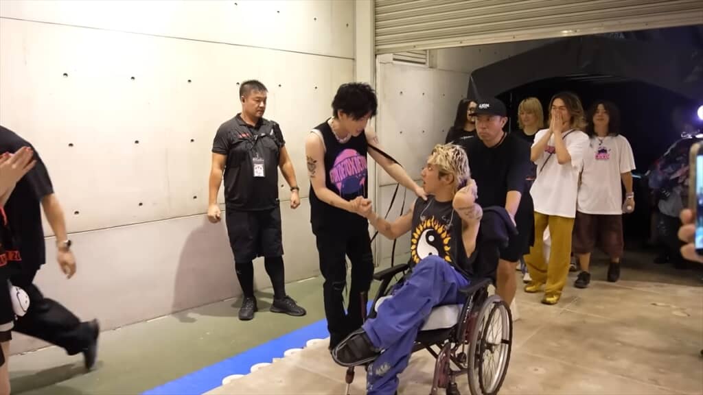 佐藤健、親友・ワンオクTakaのピンチ救う姿にファン熱狂 舞台裏で交わ