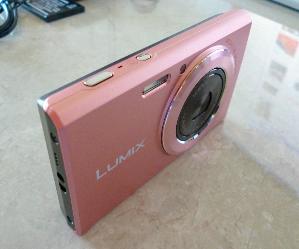 1万円以下の薄型でコンパクトなカメラ』 パナソニック LUMIX DMC-FH10