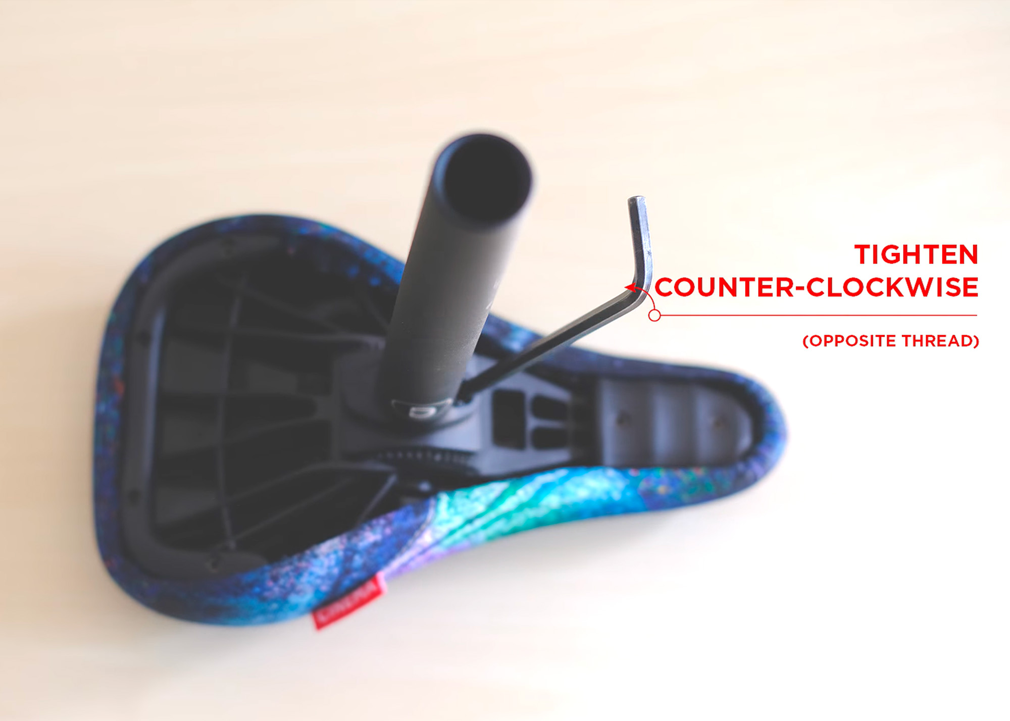 PIVOTALシート STEALTHシート - モトクロスインターナショナル