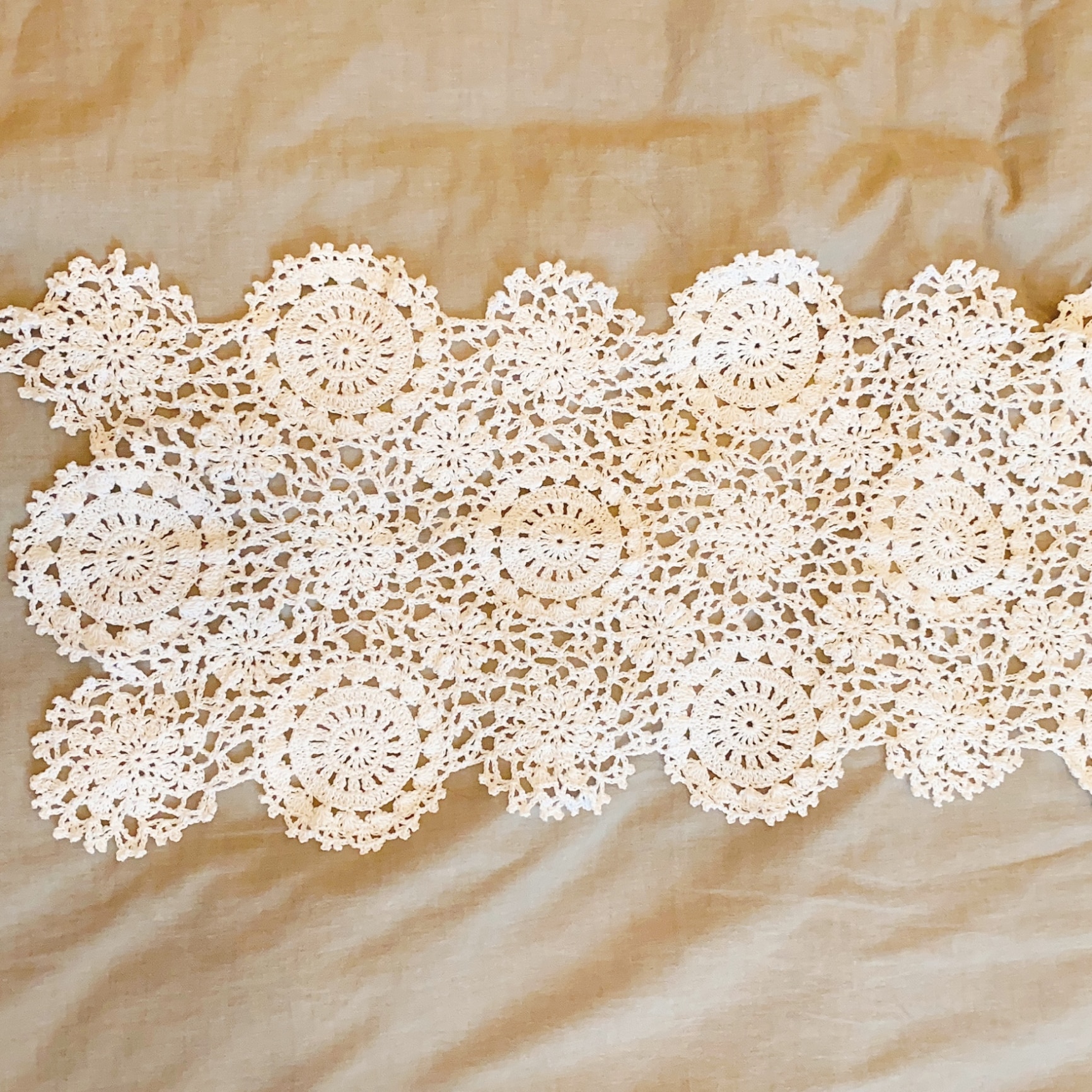 モチーフ編みのベッドスプレッドを作っています | AYA Lace