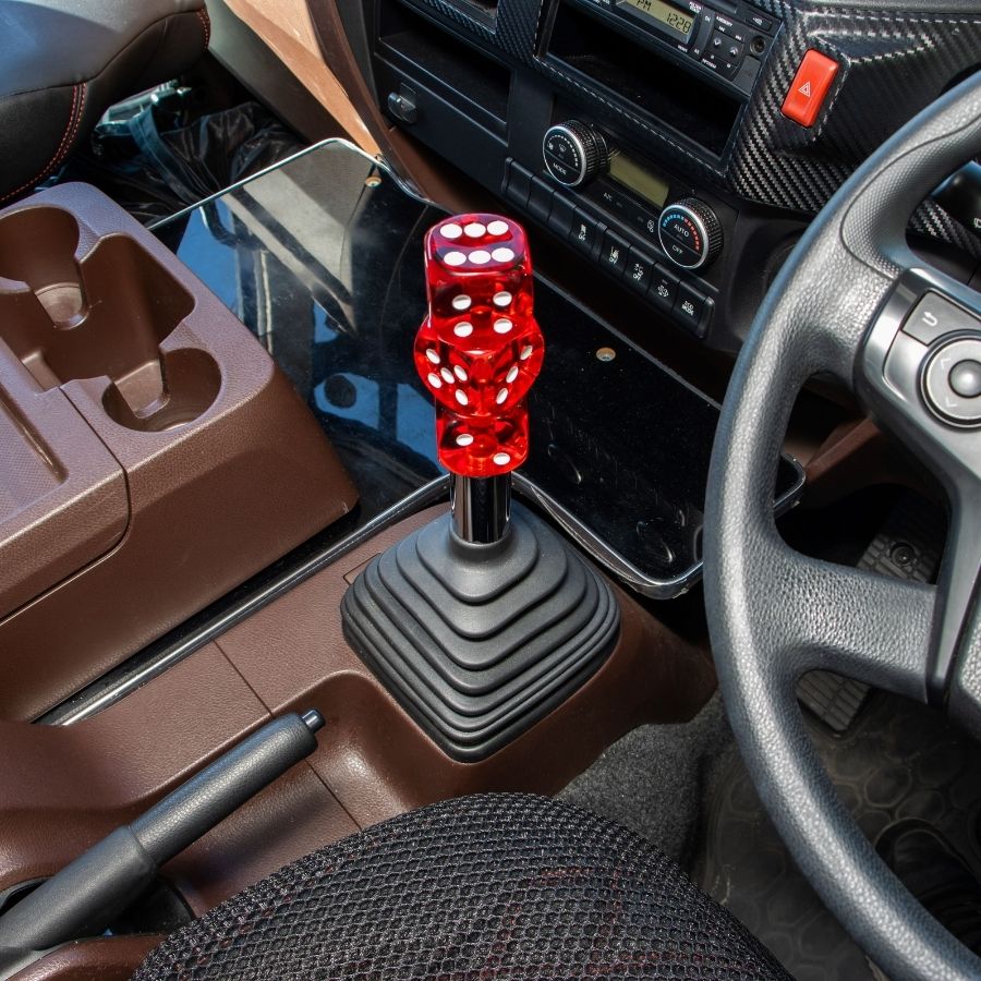 レッドサイコロ付極太雷ステンレスチェーンシフトワンオフ ハイエース