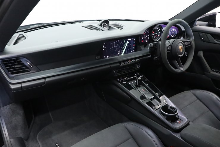 ポルシェ 911(Type992) カレラGTS PDK 有償色 黒ハーフ革 20/21インチ