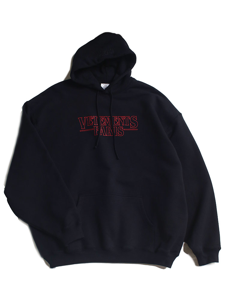 VETEMENTS (ヴェトモン) ロゴプリント プルオーバー パーカー