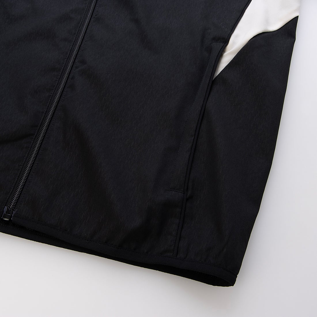 adidas リバプール 25/26 プレゼンテーション ジャケット(ブラック