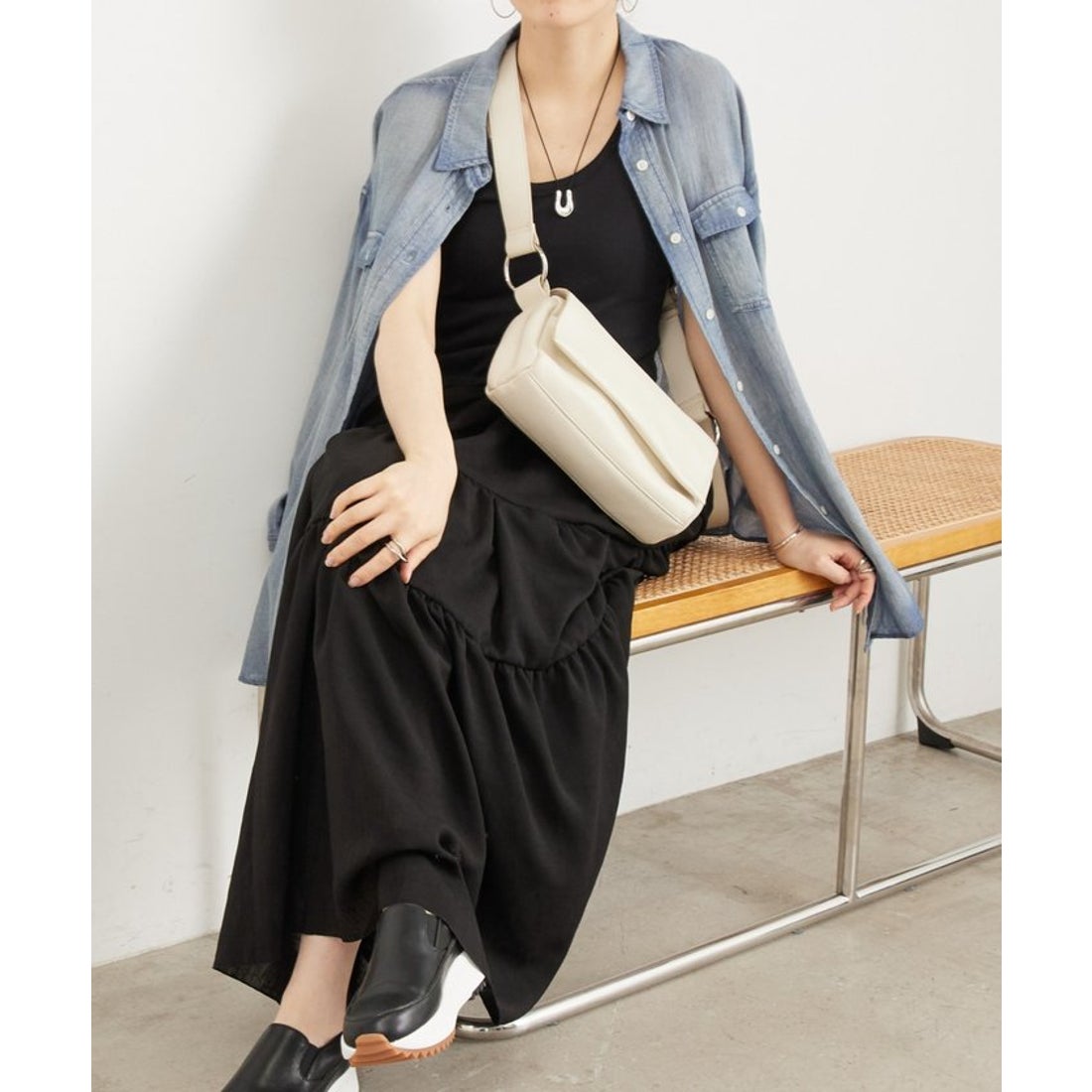 ビアズリー BEARDSLEY レザーボディバッグ （black） - ファッション