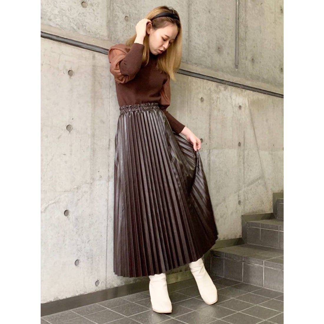 dazzlin レザーライクプリーツロングスカート（ダークブラウン） -靴