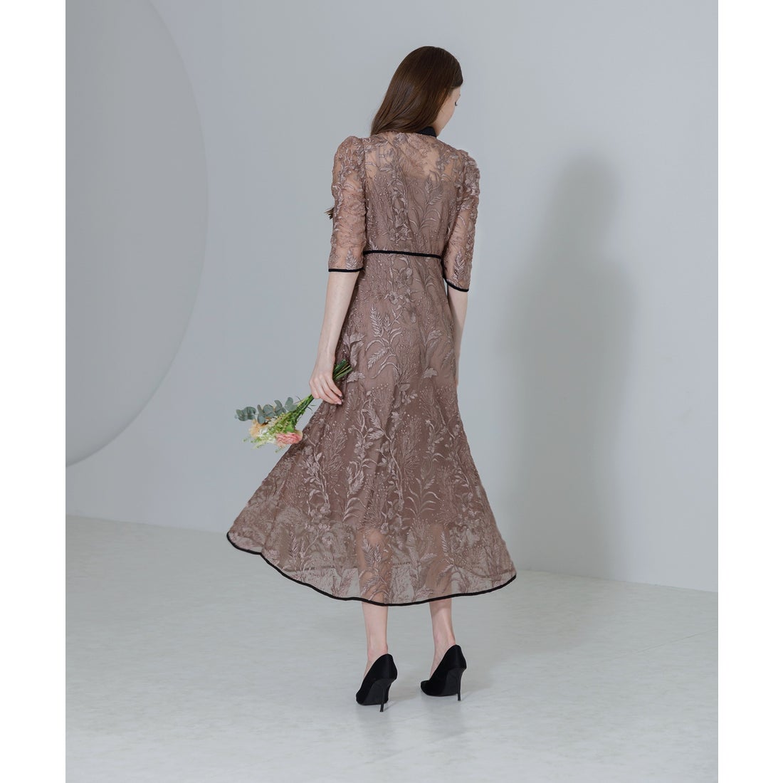 レジャ Leja 花柄刺繍レースチュールパフスリーブウエストマークプチ