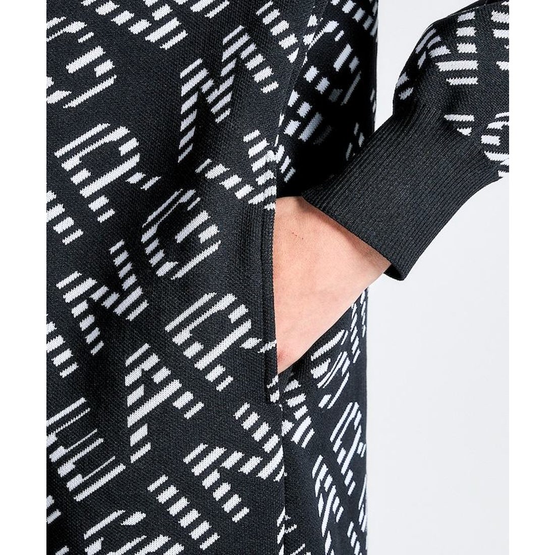 MUNSINGWEAR 【ENVOY】ロゴジャカード ニットワンピース -デサント