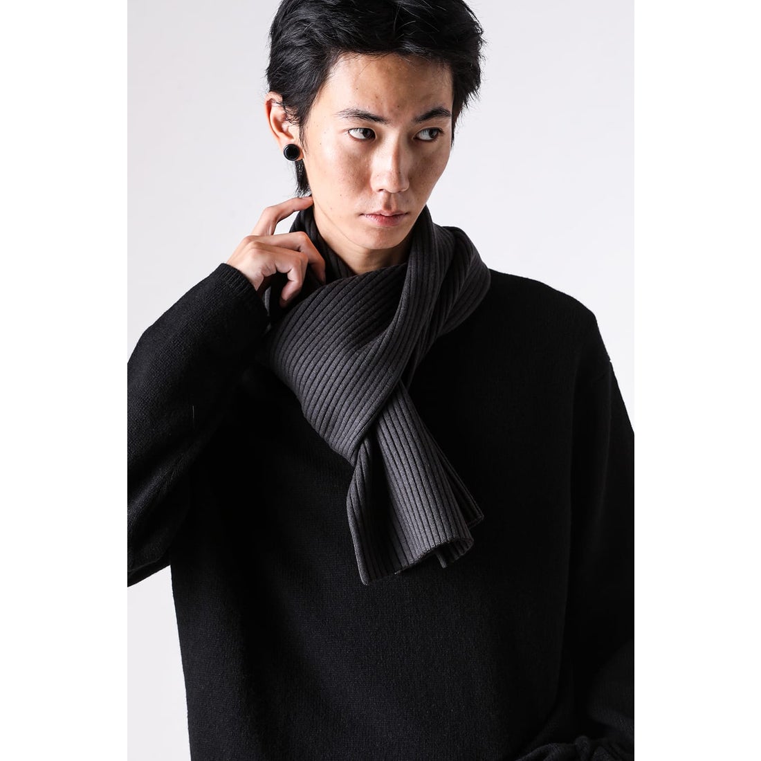 オマールアフリディ Omar Afridi ARTICULATED KNITTED SCARF （DK GREY