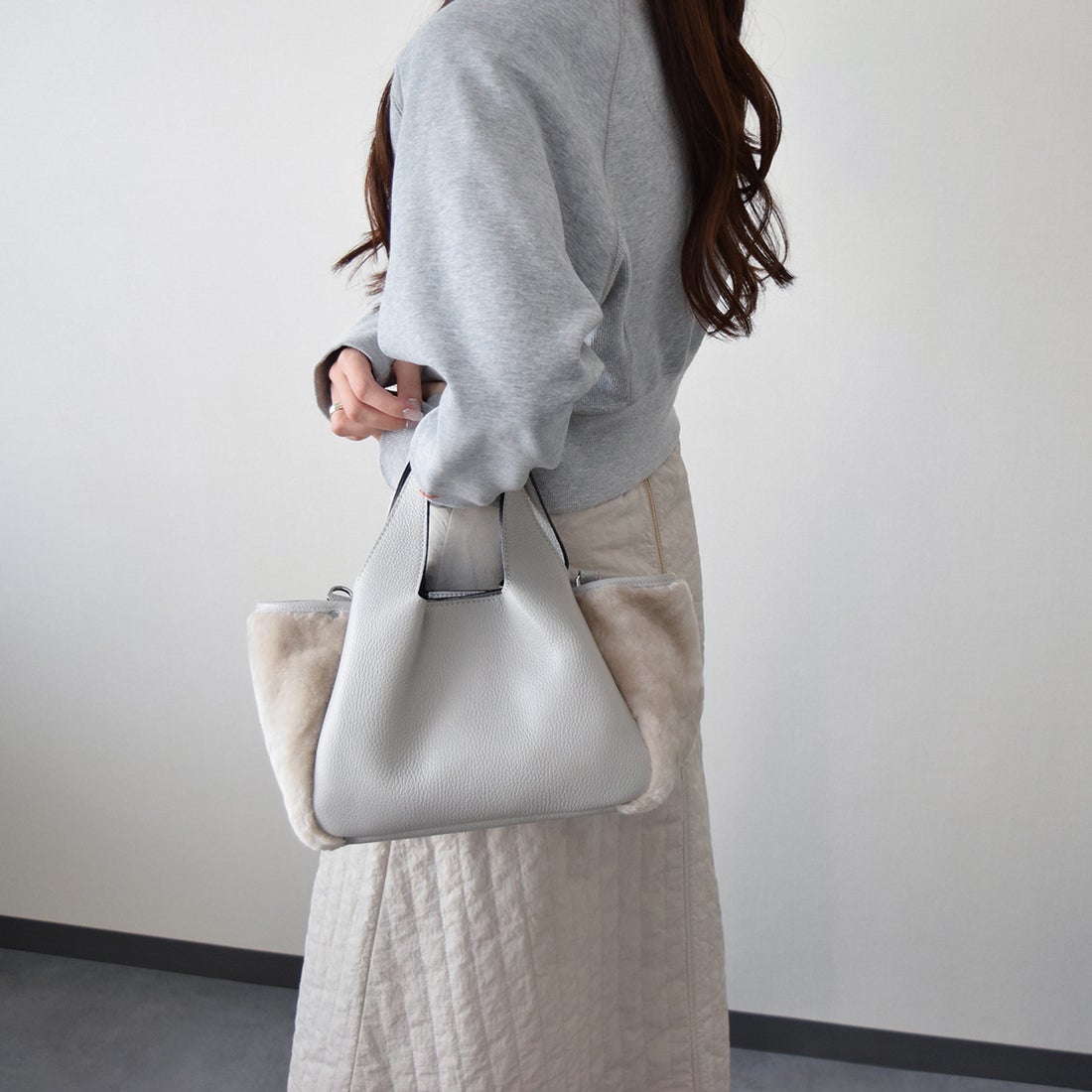 リパーニ RIPANI ムートンコンビレザーハンドバッグ （ライトグレー