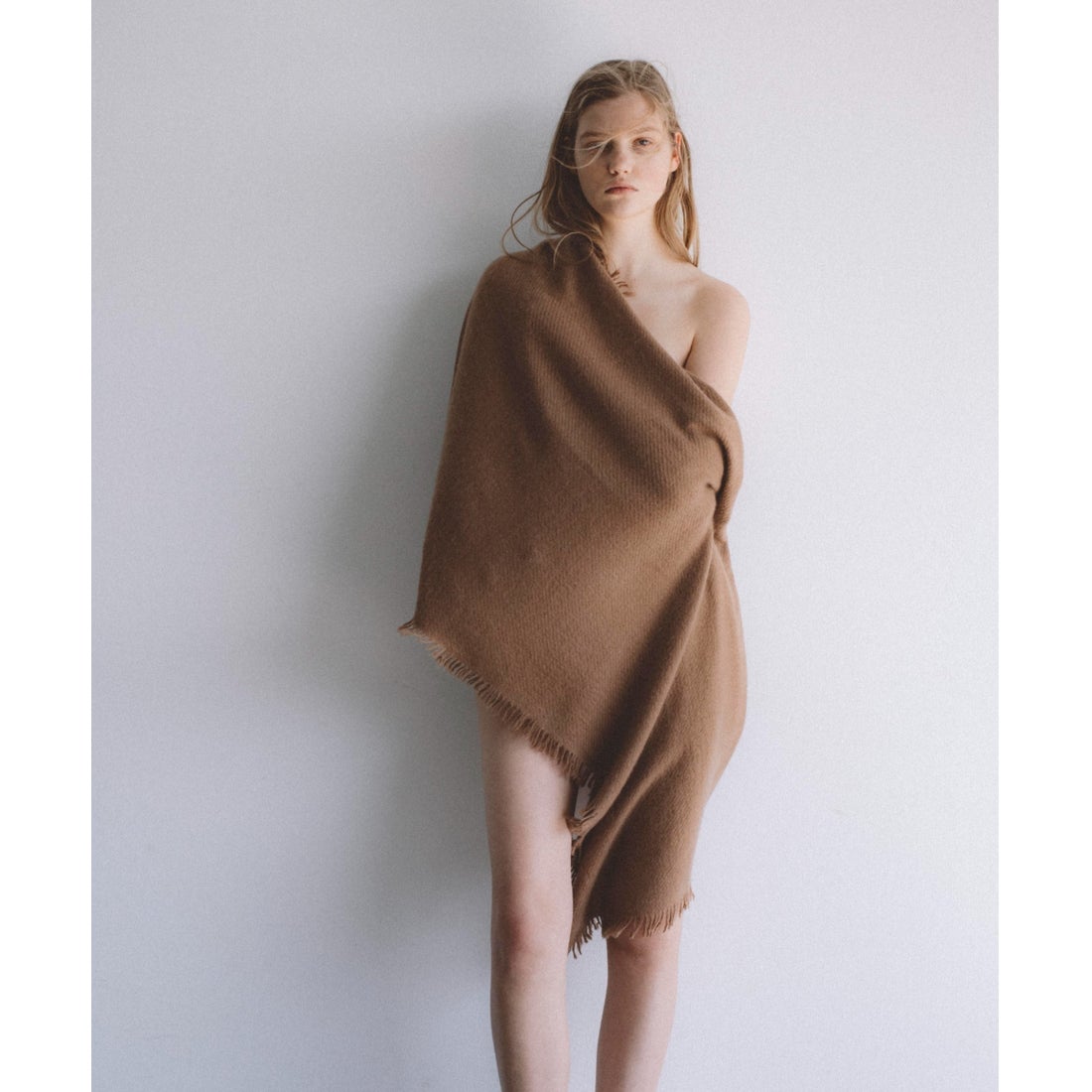 希少 BURBERRYS カシミヤ 黒 マフラーストール ゴールド フリンジ太