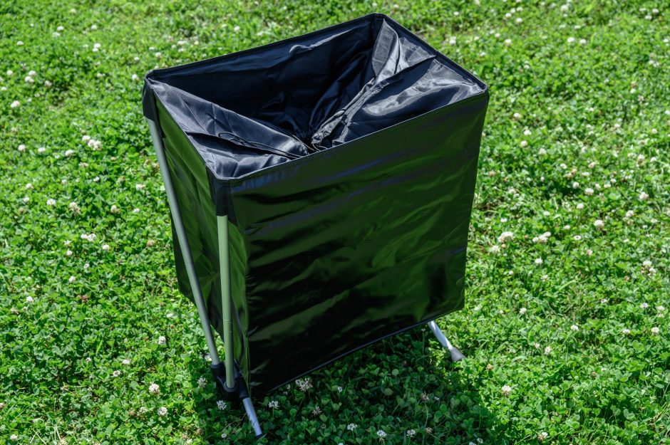 巾着を締めて動物対策できるゴミ箱「Snow Peak ガビングスタンド」