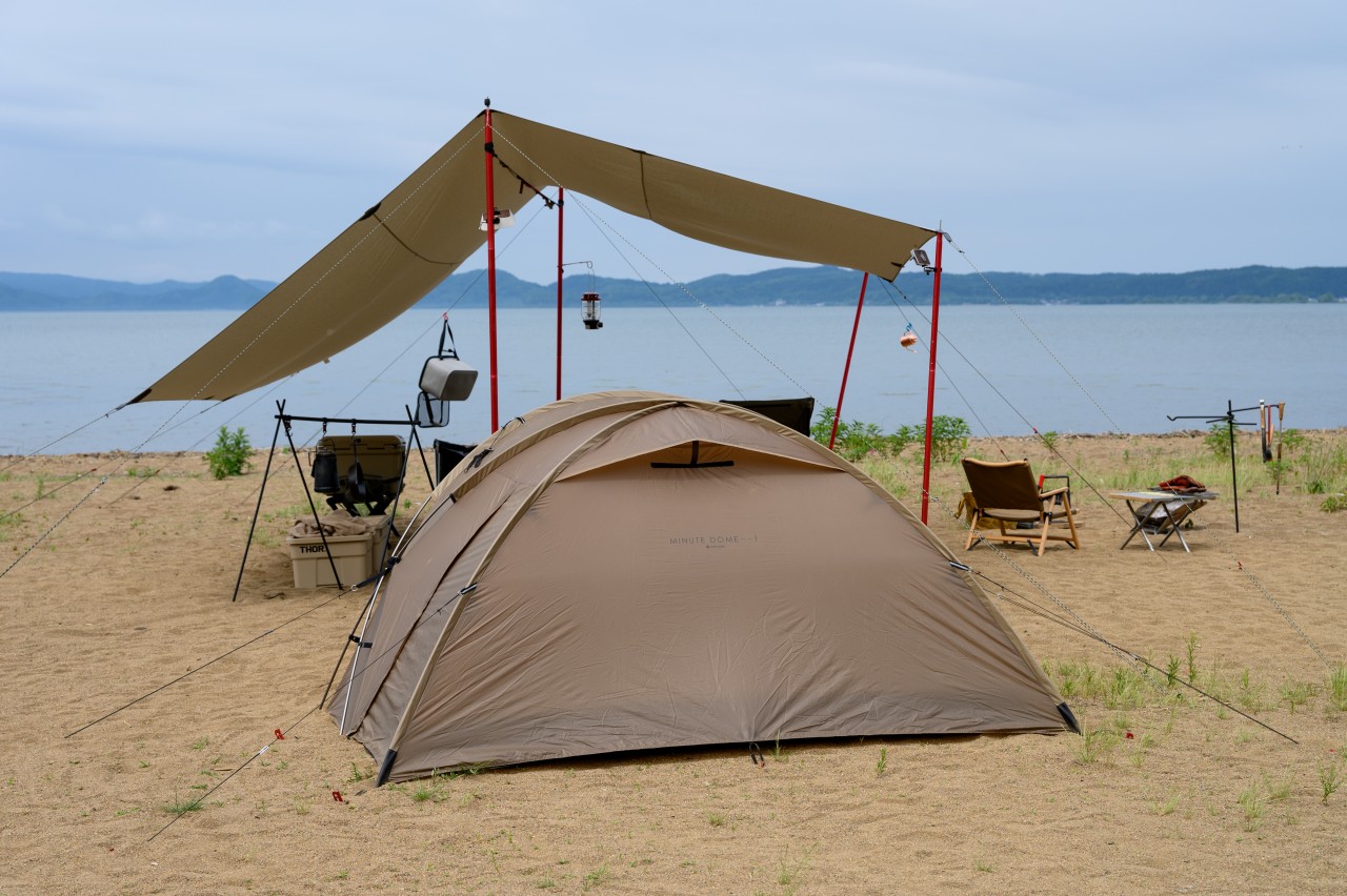 ポリコットンの大型レクタタープ「タトンカ1TC サンドベージュ」