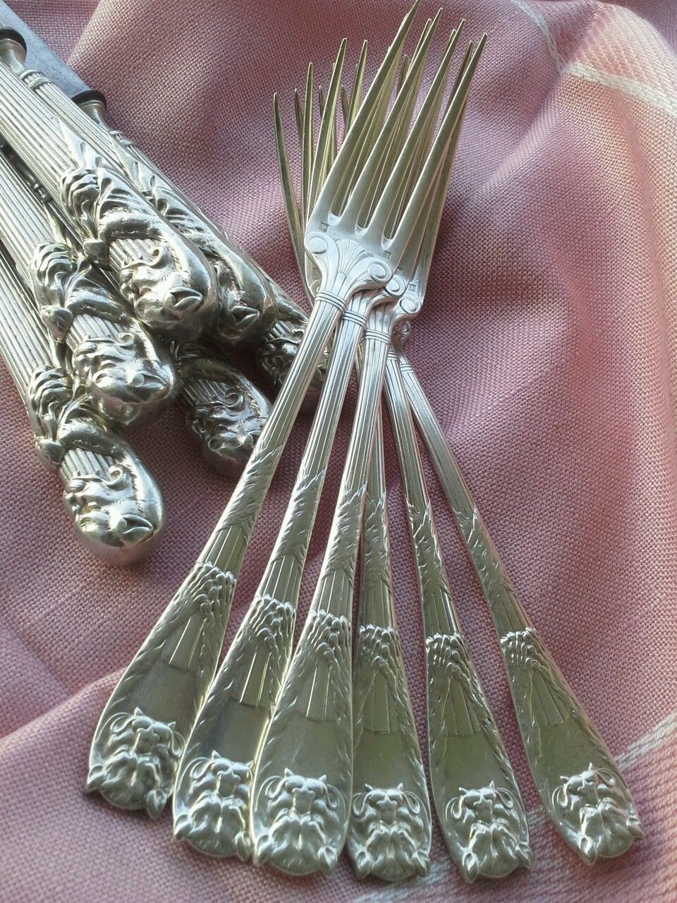 あのナポレオンにも愛されたクリストフル社の銀食器 | 古き旅