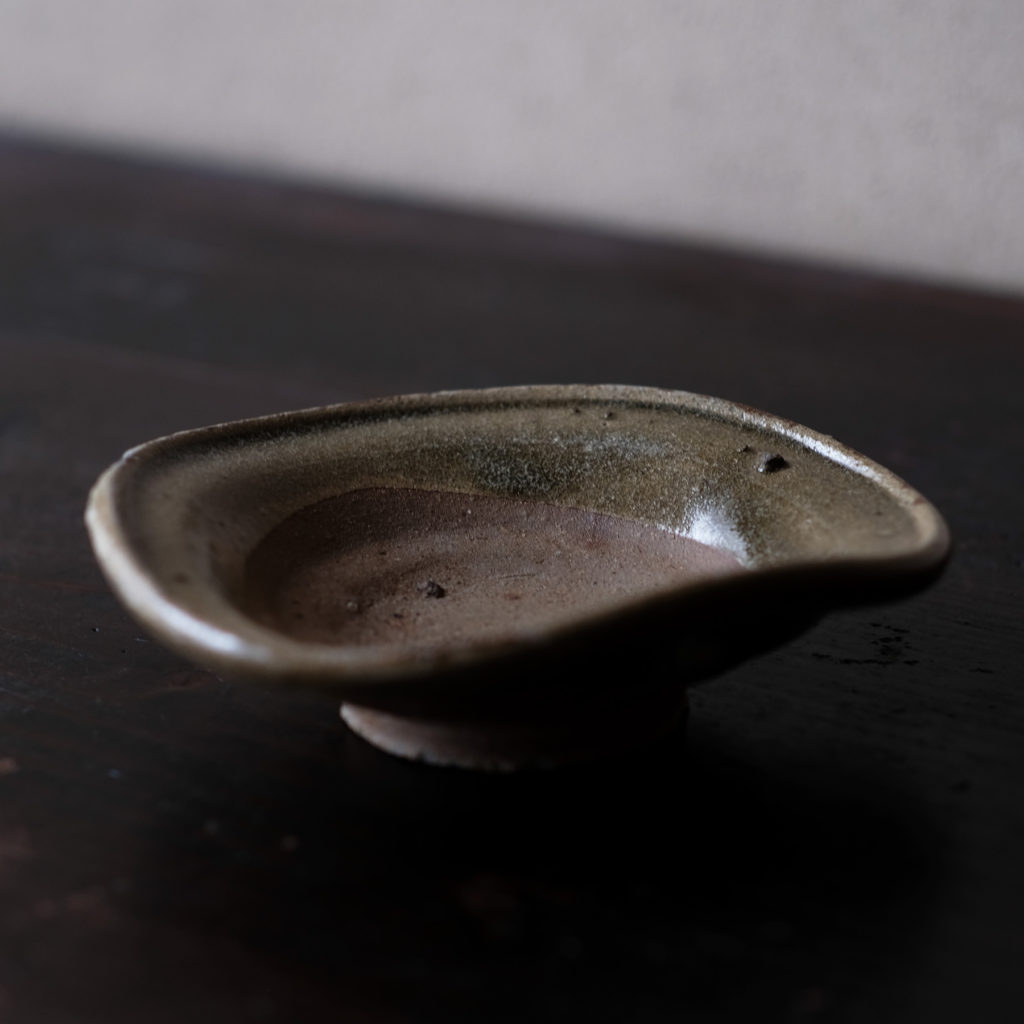 美濃 灰釉折縁皿 | 骨董と詩学 Antique & Poetics | 蛇韻律