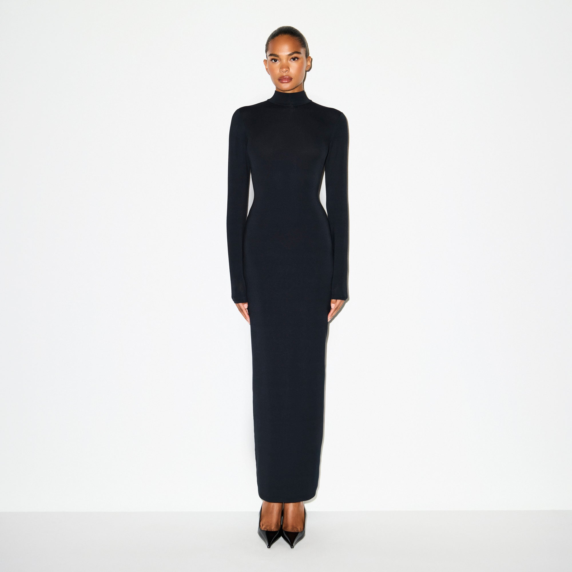 SMOOTH LAYERS TURTLENECK LONG DRESS | OBSIDIAN | SKIMS