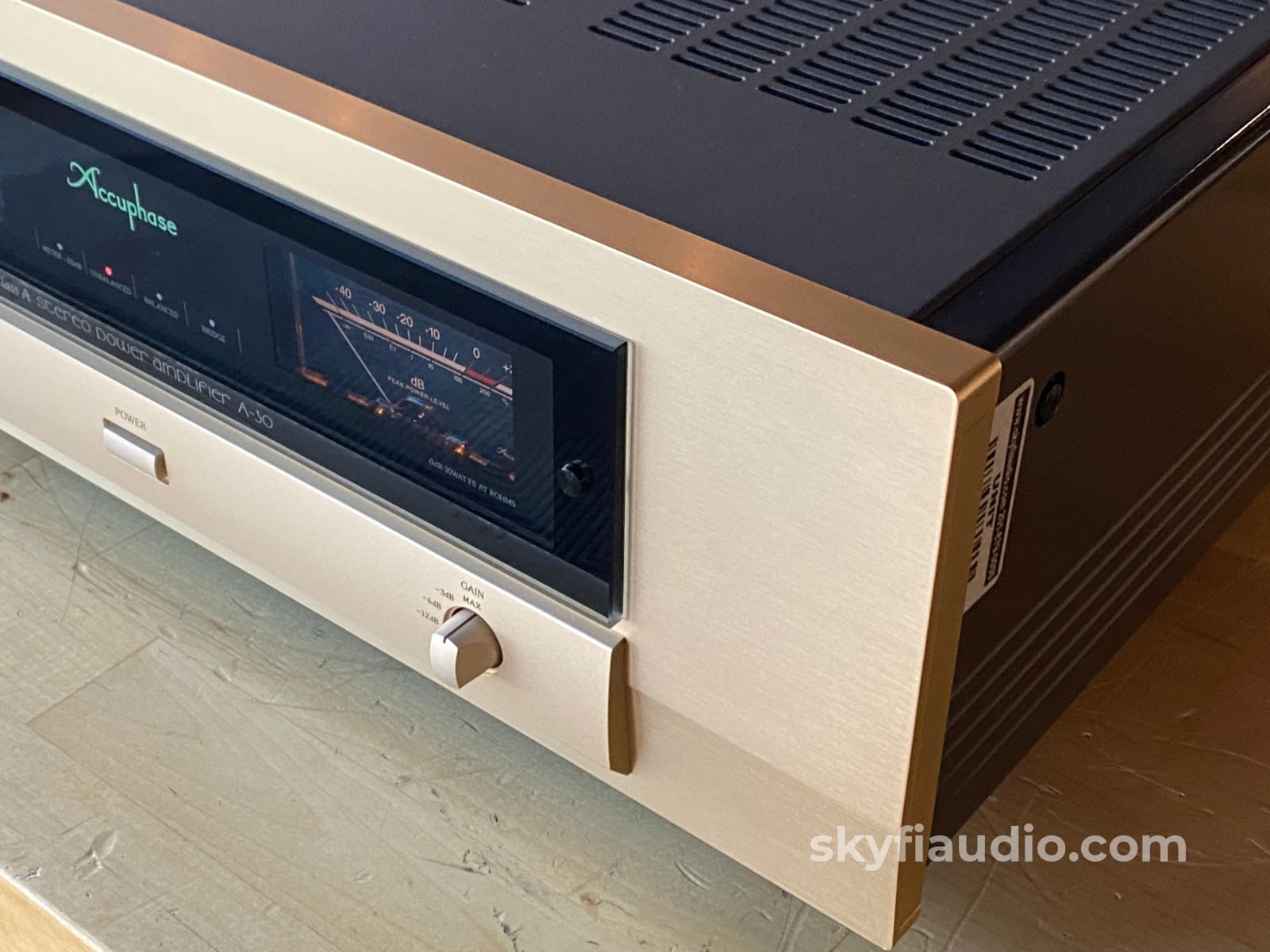 Accuphase A-30 Solid State CLASS-A Amplifier