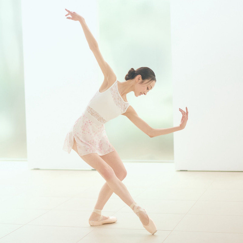 MAY NAGAHISA】ジュニア ノースリーブレオタード 商品ページ