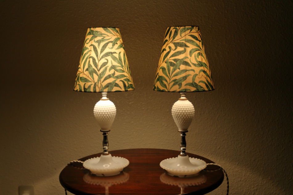 オールドフェントンFenton ミルクガラス ホブネイルテーブルランプ