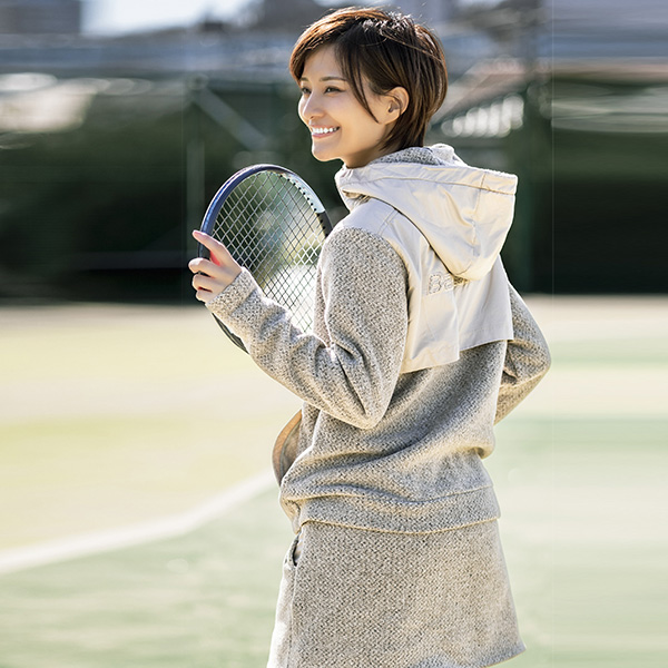 未使用に近い美品 バボラ レディースフード付きジャケット ホワイト