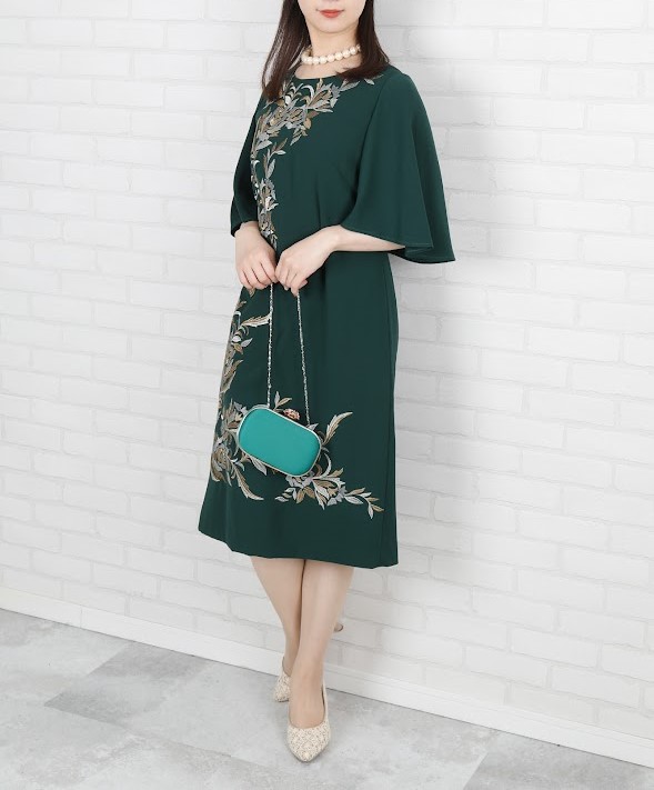 ベロア×ゴージャスなビーズ刺繍の上品ドレス(ダークグリーン) – 銀座の