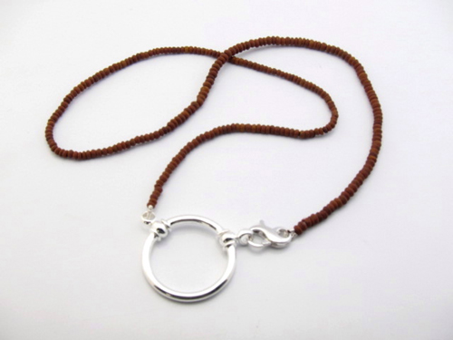 La Loop（ラ・ループ）のグラスホルダー | 福岡市薬院のメガネ専門店