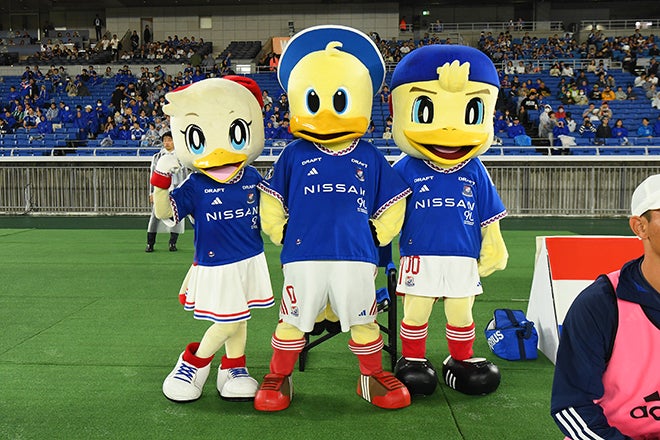 PHOTO】雨でも楽しい時間を創出！横浜F・マリノス公式マスコット