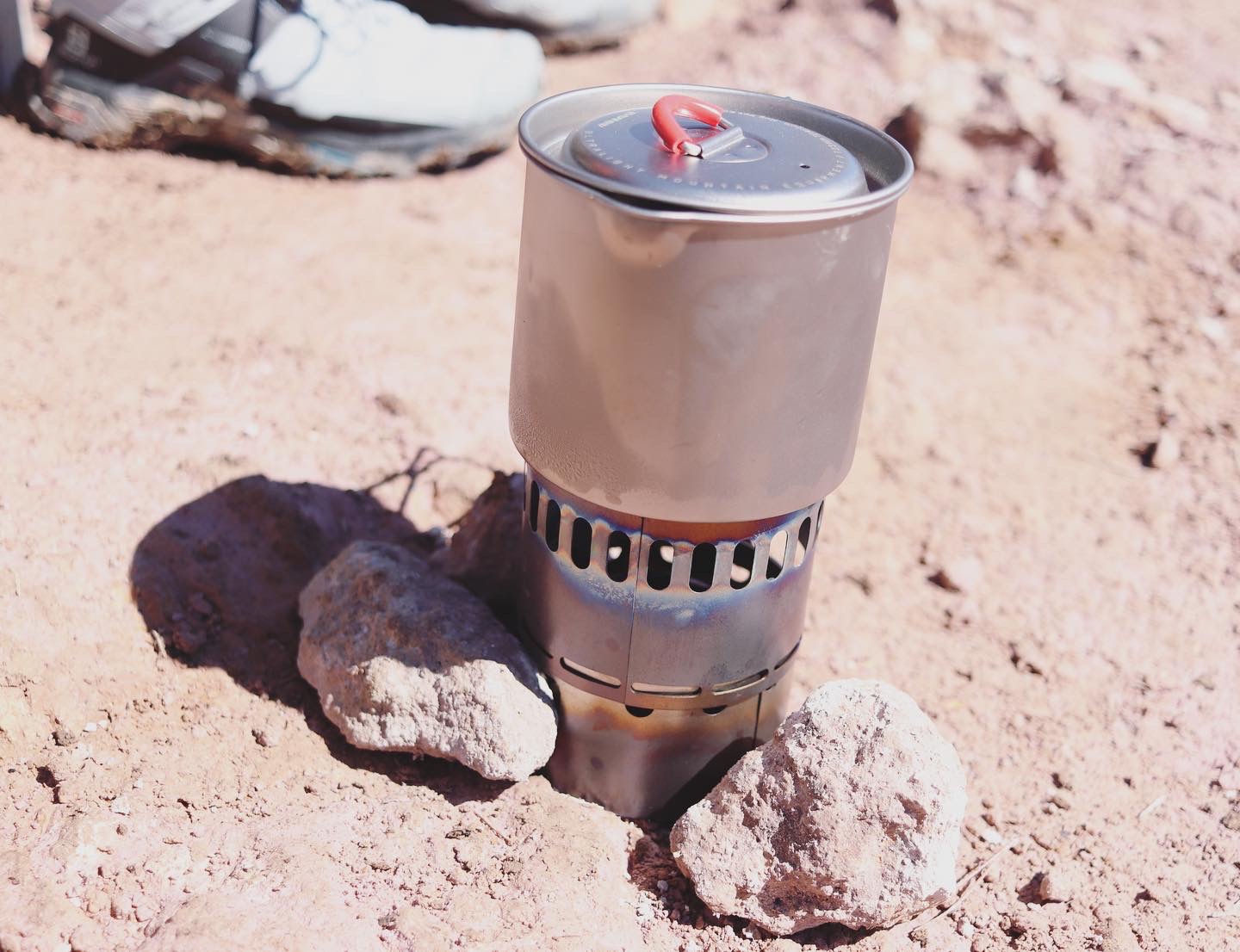 アウトドアの楽しみが広がる軽量スタッキングセット！エバニュー