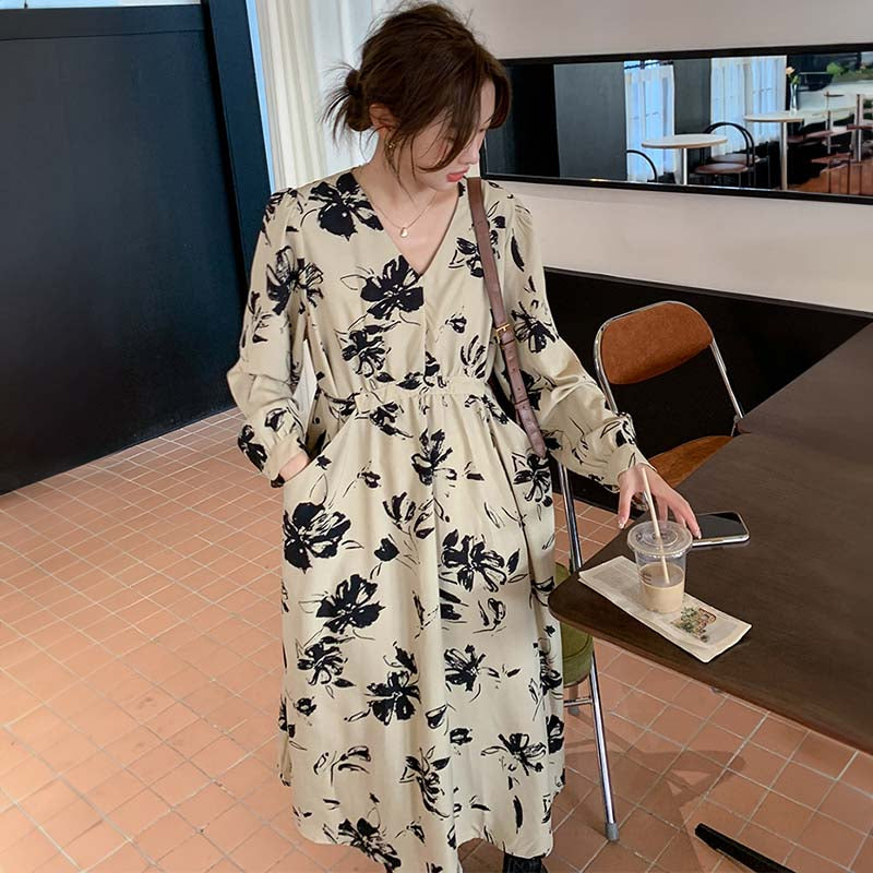 フラワープリントワンピース（花柄）夏 高見えワンピ