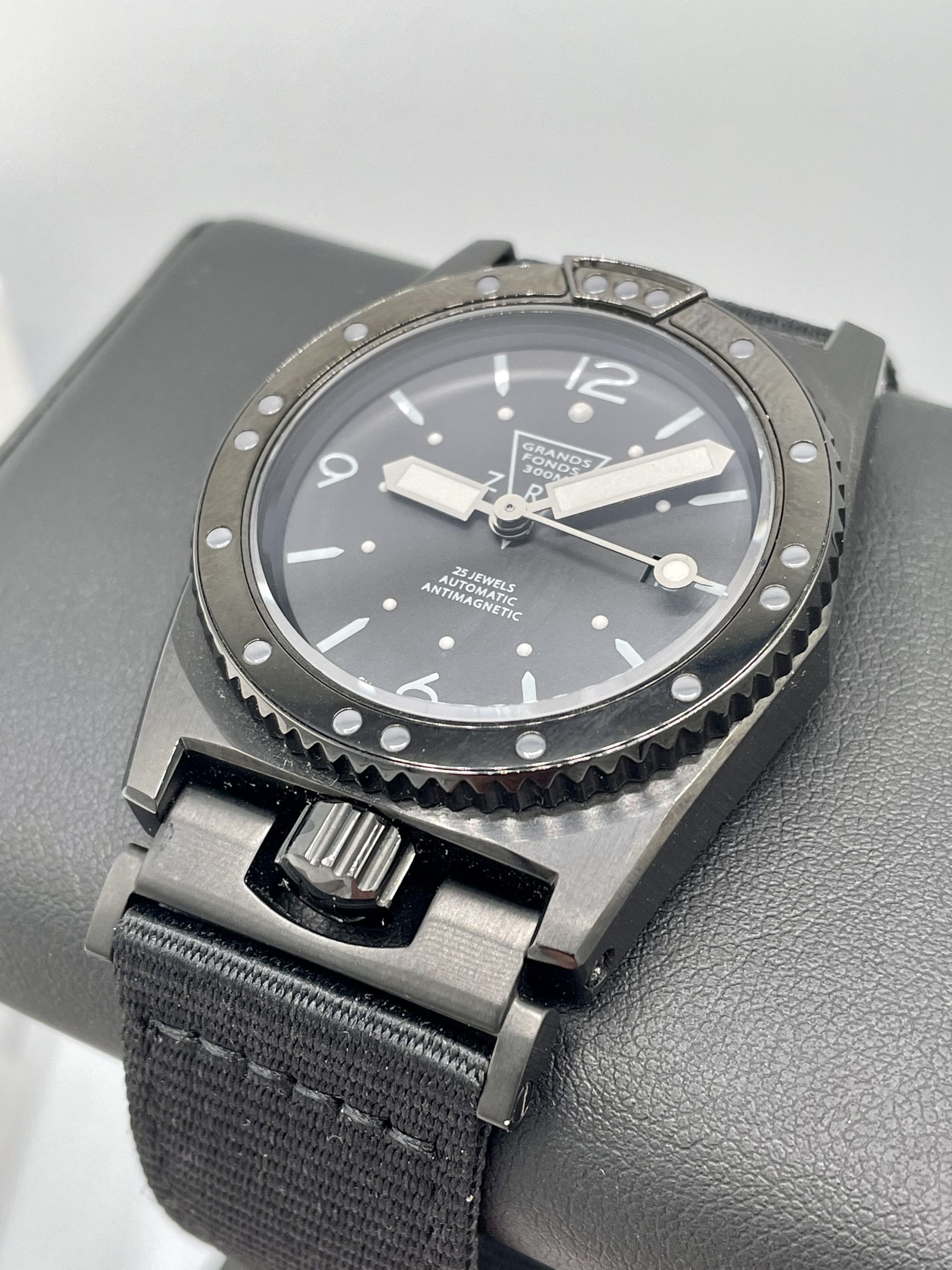 ZRC 1904 GRANDS FONDS BLACK PHANTOM 1964 FRENCH NAVY REISSUE SWISS