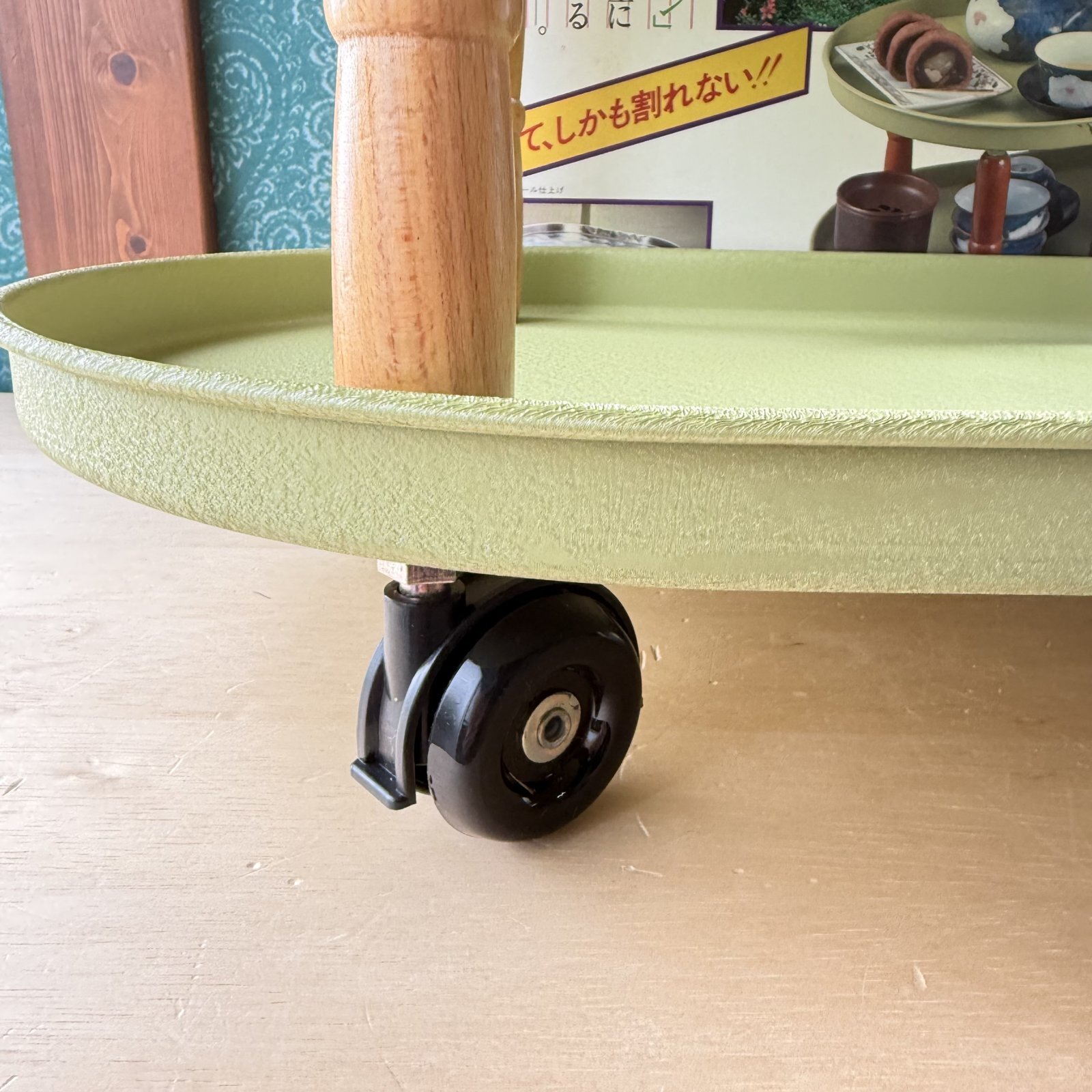 グリーンのポットワゴン 安全ワゴン 近代建築の和室にみごとに調和する