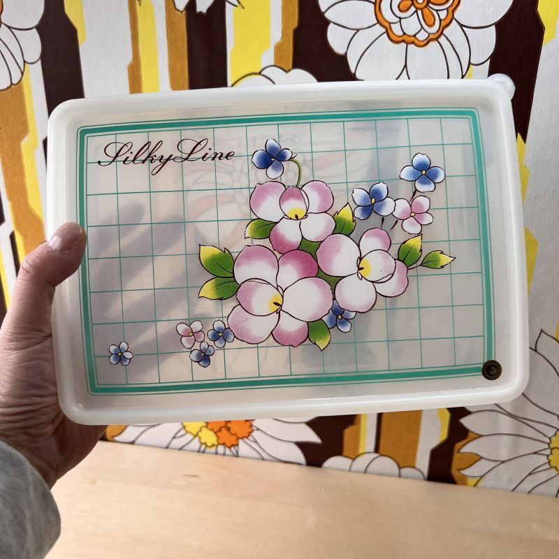 ノアタッパーウェアクリーム色の花模様保存容器9個セット