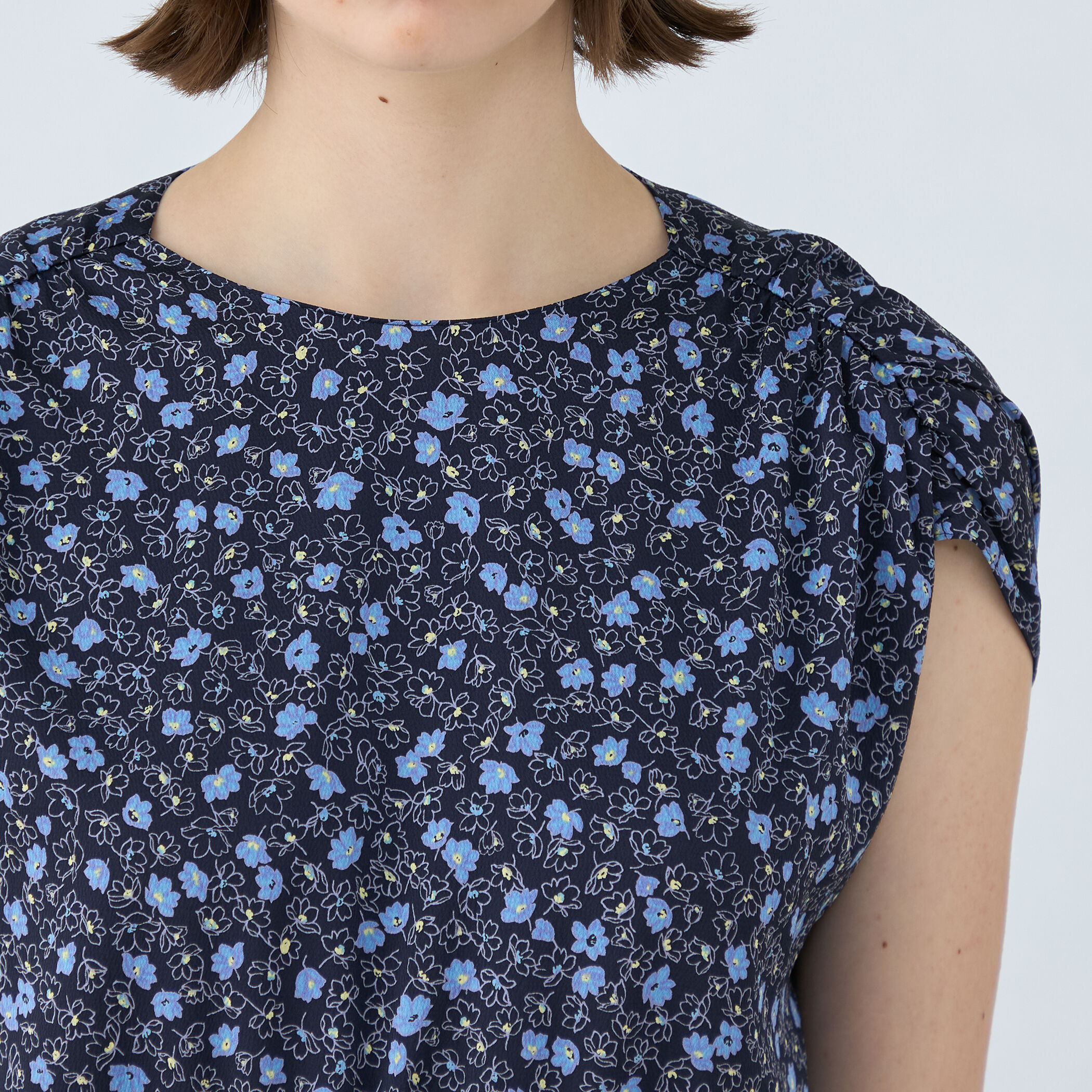 レジェフラワープリント ギャザートップワンピース｜トゥモローランド