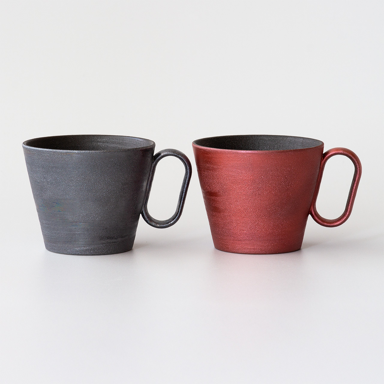 生涯を添い遂げるマグ 有田焼 伝作窯 刷毛目 ペアセット シルバー