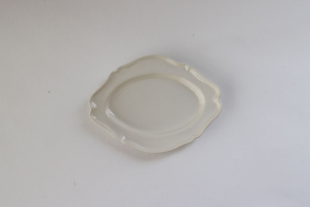 河合竜彦 白ツヤ釉 オーバルレリーフ皿 ｜くらすこと公式オンラインストア