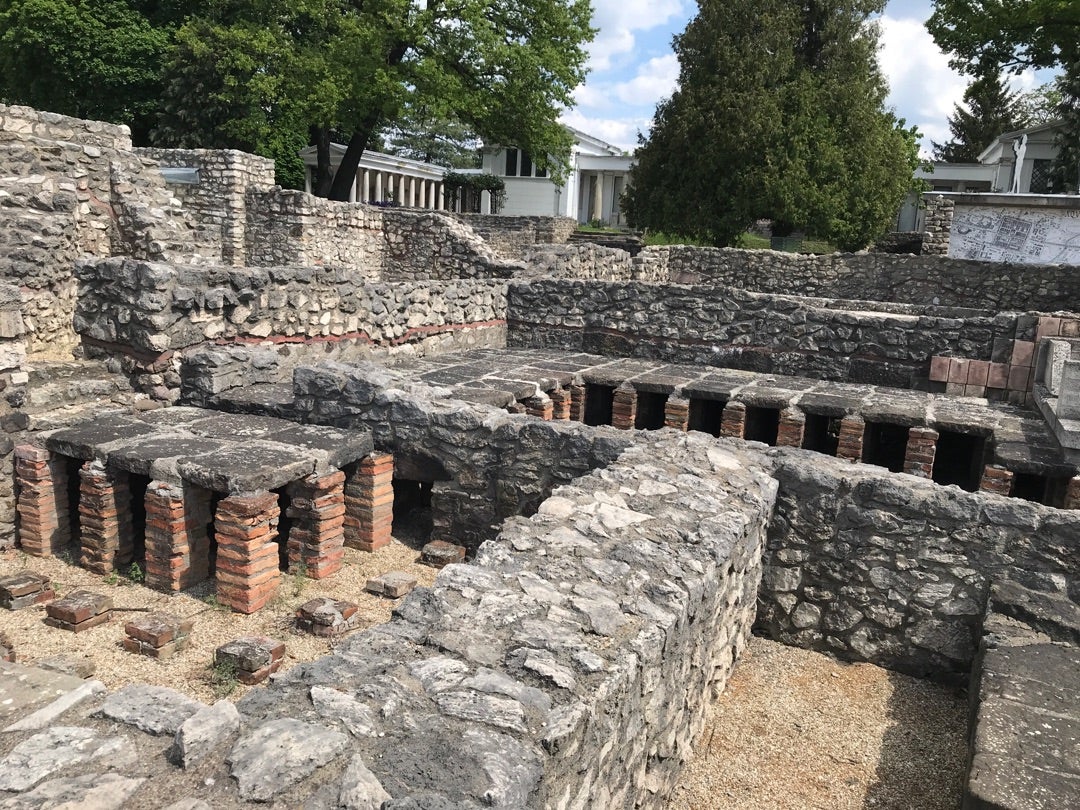 ハンガリーのローマ遺跡 アクインクム | ハンガリー 親子移住挑戦中