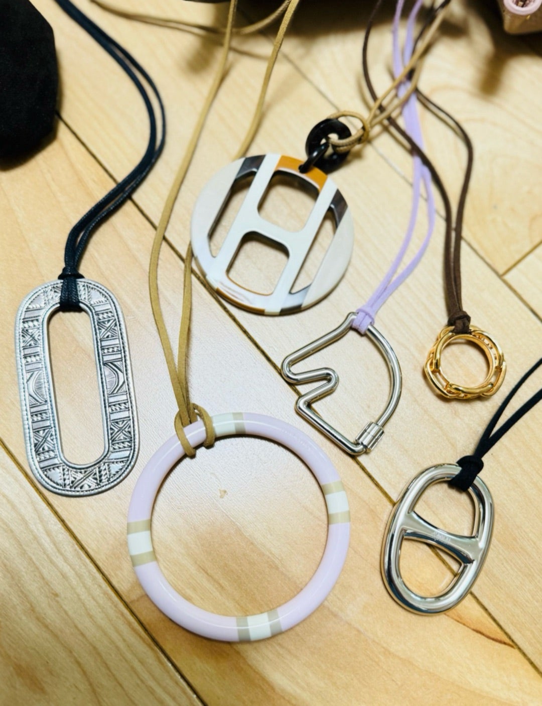 エルメスのシェーヌダンクルキーリングやスカーフリング、革ひも実験②