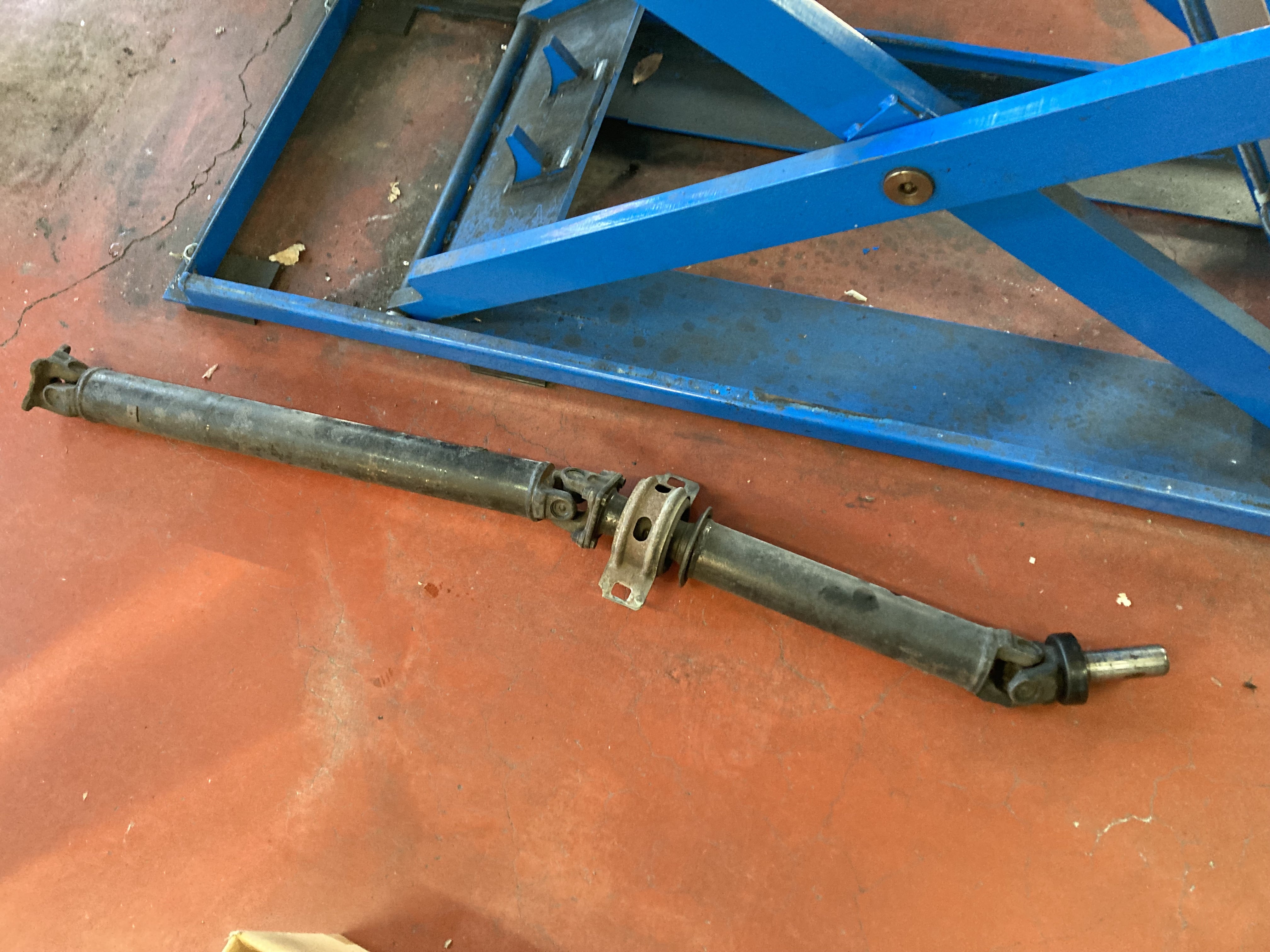 AE86 八王子豊田 プロペラシャフトセンターベアリング交換 | エー