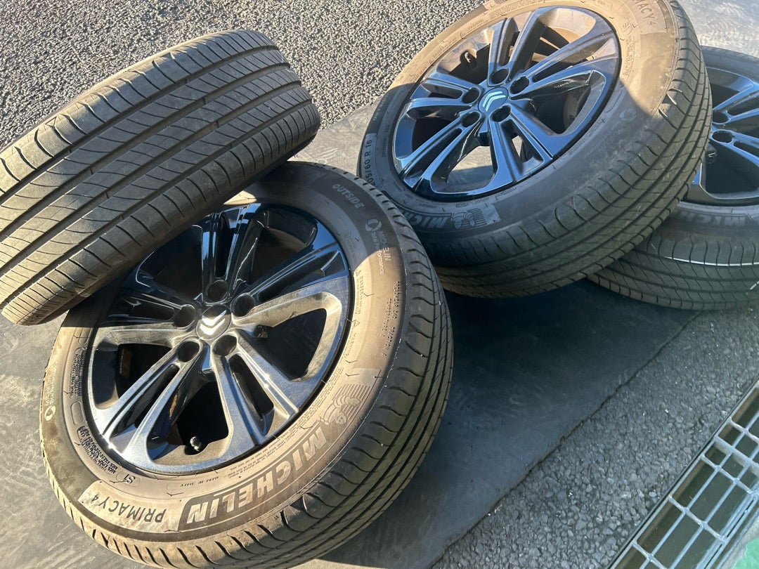 取り付け要注意っ⁉️シトロエン ベルランゴスタッドレスホイールセット